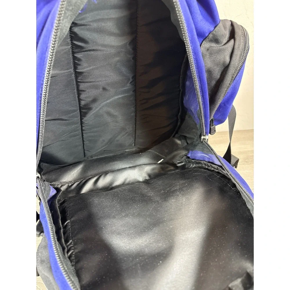 Vintage THE NORTH FACE Wasatch Backpack Outdoor Hiking Carry on Travel Bag 35L